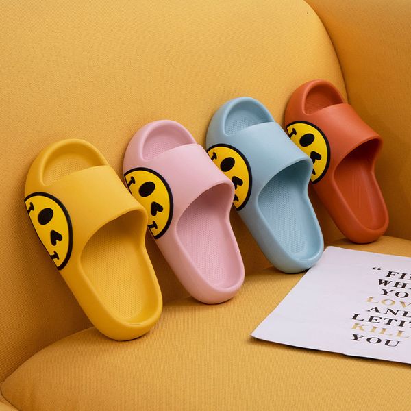 

slipper sandal wajah tersenyum bahagia cantik musim panas 2023 sepatu modis anak anak dalam ruangan rumah anak laki laki perempuan antiselip, Black;grey