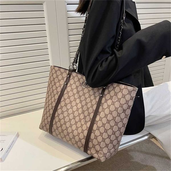 

2023 designer bag 2023 new women's duoqintuote european and american style simple color contrast printing hand one shoulder bag large c