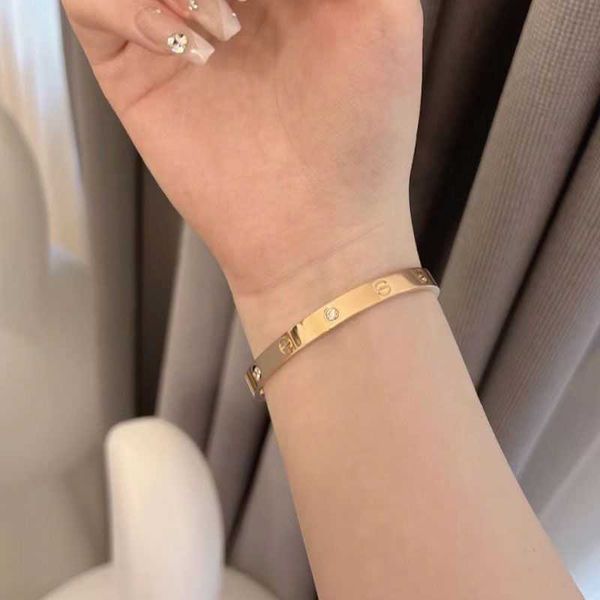 

2023 designer jewelry carti love bangle buckle bracelet wide fashion mesh red titanium steel hand women's light luxury color diamond em, Black