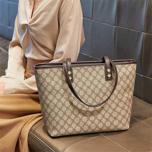 

2023 designer bag carlo daisy korean leisure large capacity tote bag bucket single shoulder hand women's bag
