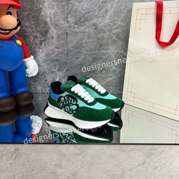 

2023new running shoes sneakers foam runners womens shoes outdoor shoes mens shoes plate-forme white black men women suede casual shoes