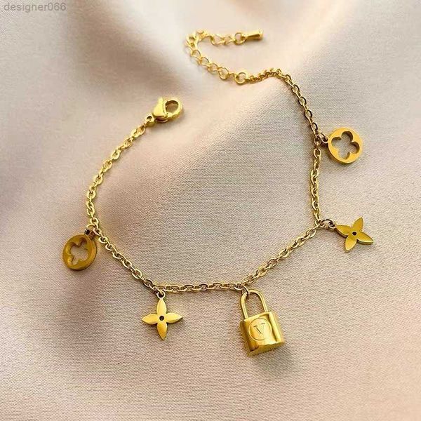

elegant brand clover lock pendant stainless steel necklace bracelet for gift, Silver