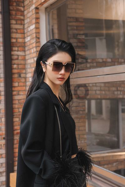 

2023 new fashion colorful large frame women's fourleaf sunglasses, White;black