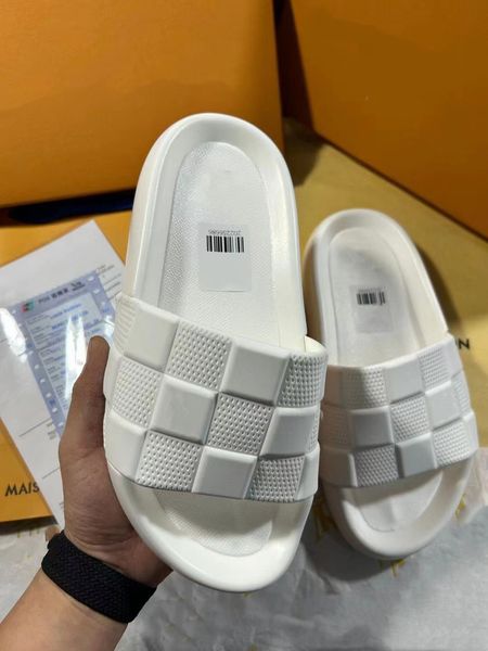 

2023 waterfront designer slippers embossed mule rubber slide beach sandals men women white orange black green olive summer shoes