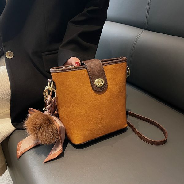 

cross-border european and american retro brown crossbody bag 2022 new bucket bag fashion commuter soft leather womens bag wholesale delivery