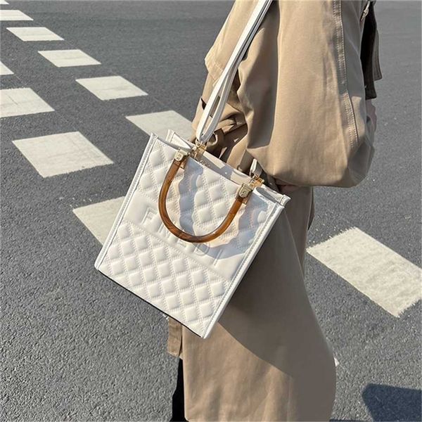 

2023 designer bag handbag capacity summer atmosphere silk scarf hand net red tote women's trend