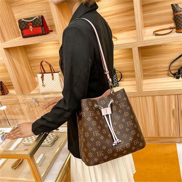 

2023 designer shoulder bags leather classic crossbody messenger handbags wholesale purse tote handbag