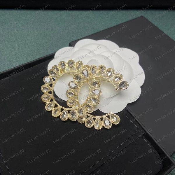 

luxury women men designer brand letter brooches 18k gold plated inlay crystal rhinestone jewelry brooch charm pearl pin 2022 marry christmas, Gray