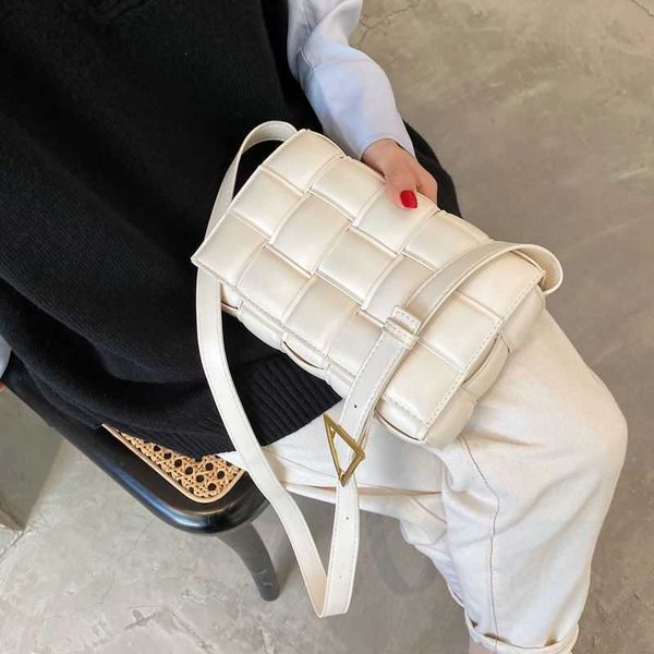 

bvs designer luxury womens bottegas bags handbag venetas woven bag pouch nylon fashion shoulder jodie totes leather crossbody bag cassette m