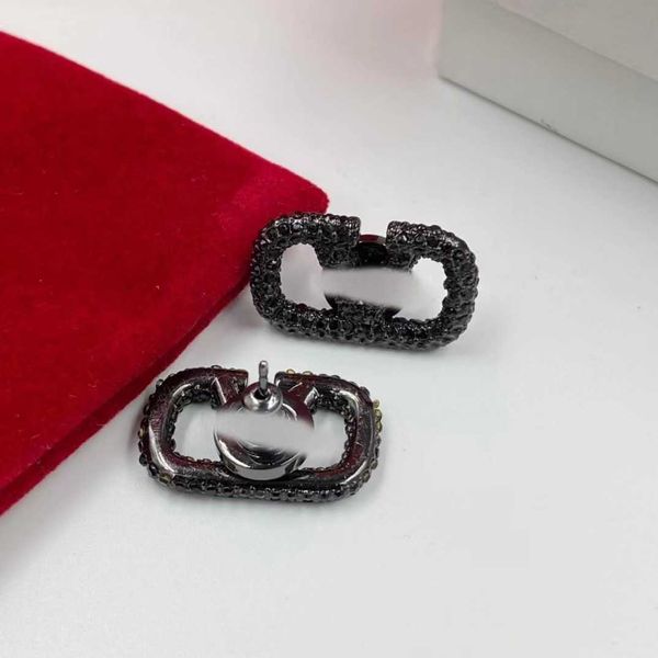 

2023 designer huaxx tianjia new full diamond sweet cool personalized versatile v-letter brass material universal earrings for men and women, Golden
