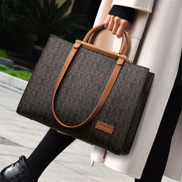 

2023 new womens bag wholesale commuting fashion elegant womens handbag european and american retro large capacity totes