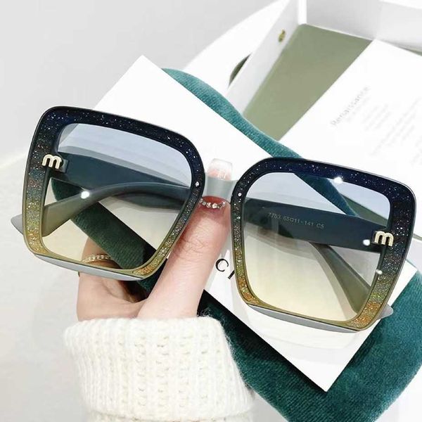 

2023 new small fragrance fashionable women's versatile ladies style uv resistant sunglasses light, White;black