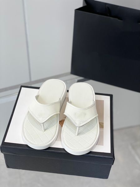 

2023 new leather splicing clip toe slippers leisure rhomboid flat beach flip-flops women's shoes, Black