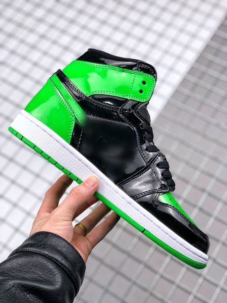 

new release basketball shoes mens jumpman 1 high og black green lacquer leather backboard high og men women outdoor sneakers trainers ship w