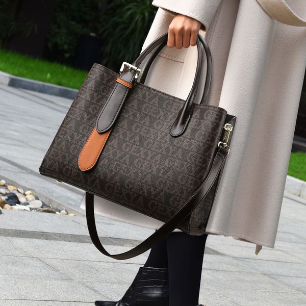 

2022 new womens bag european and american retro commuter large capacity womens handbag high-grade tote bag womens shoulder bag