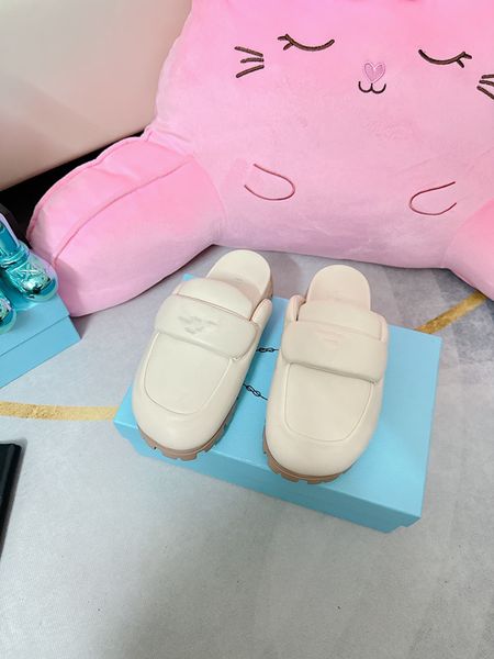 

2023 designer fashion ladies flip flops simple youth slippers moccasin shoes suitable for spring summer and autumn ls beaches 0218, Black