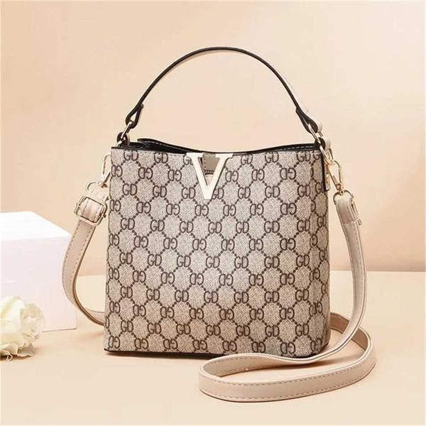 

2023 designer bag handbag korean version leisure portable women's versatile ins single messenger bucket