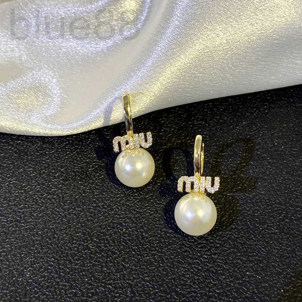 

charm designer korean edition cool wind letter pearl ear buckle simple light luxury premium feel studs ins net red same rings xq52, Golden