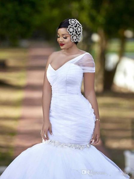 

2020 new plus size mermaid wedding dresses african one shoulder ruched beaded open back with button sweep train bridal g9088553, White