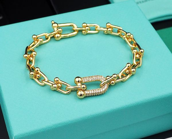 

2023 new designer bracelet luxury diamond-encrusted ring buckle link bracelet fashion trend simple gift couple style no box, Golden;silver