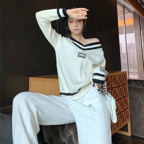 

channel women's sweaters designer fashion channel wear heart-shaped v-neck knit vertical alphabet embroidery soft and comfortable base, White;black
