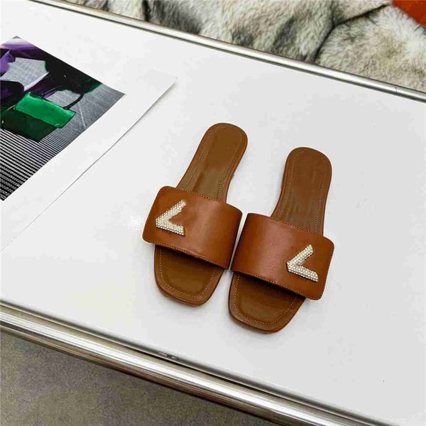 

fashion slippers 2023 luxury design summer men and women flat shoes thick sole leather rubber letter logo casual cartoon slippers viuity 06-, Black