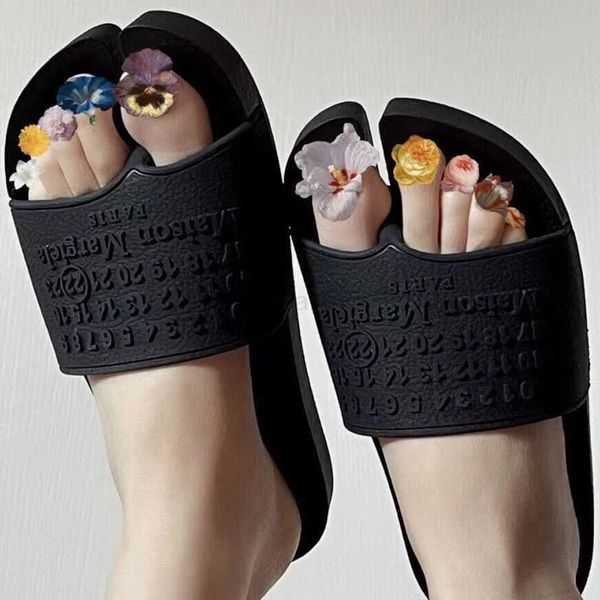

margella maisonmargiela martin mm6 pop-up split toe slippers, Black