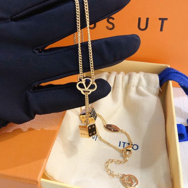 

Fashion Jewelry Necklace Charming Style Women's Long Chain Gold Plated Popular Brand Gift Couple Designer Dice Necklaces European