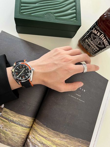 

luxury watch 007 same watches men's nylon silicone waterproof glow leisure versatile advanced sense wristwatch student 8800 movement, Slivery;brown