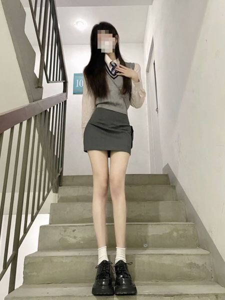 

two piece dres's full set vintage academy style vneck grey knitted sweater slim fit vest short white shirt wrapped hip skirt 3pc 230331