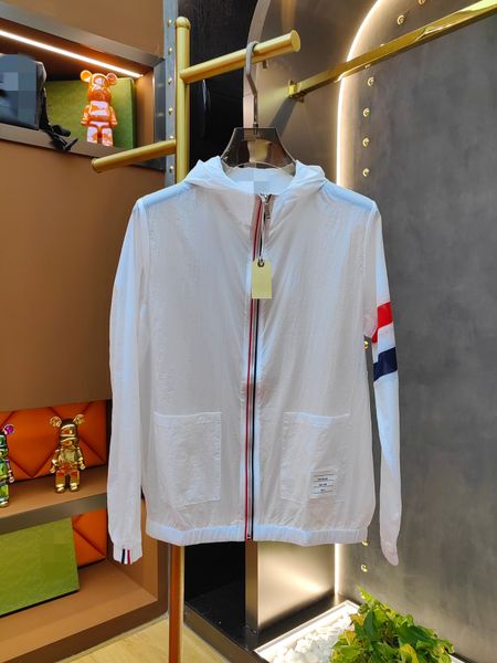 

2023 men's and women's shirts latest style fashion hooded sunscreen jacket, really suitable for spring, summer and autumn wear uv, White