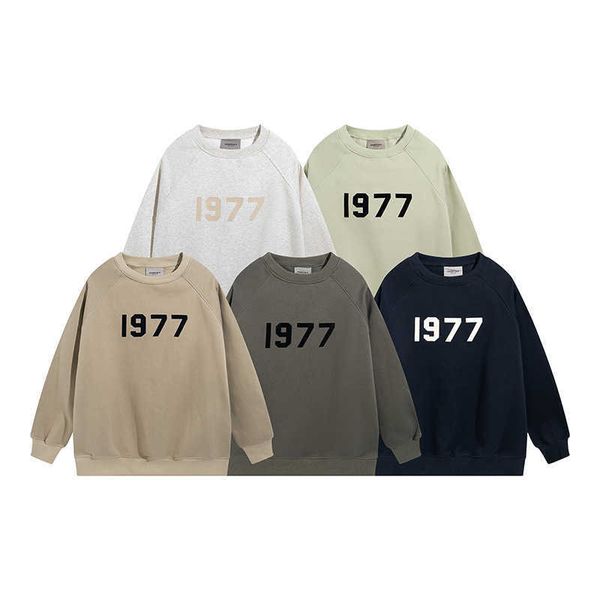 

winter fashion brand men and women's high street 1977 letter plush round neck sweater, Black;white