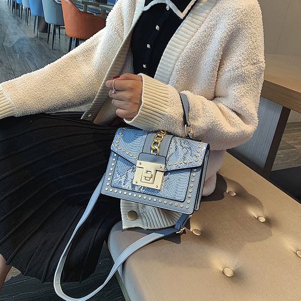

women's bag new style fashion leisure portable shoulder messenger bag for women