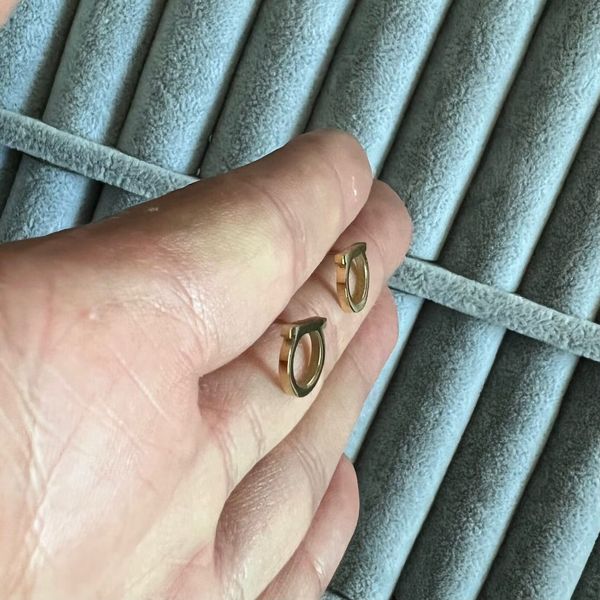 

easy chic luxury original designer small 10mm letter stud 316l stainless steel 18k gold silver rose girl women men boy logo engrave earrings, Golden;silver