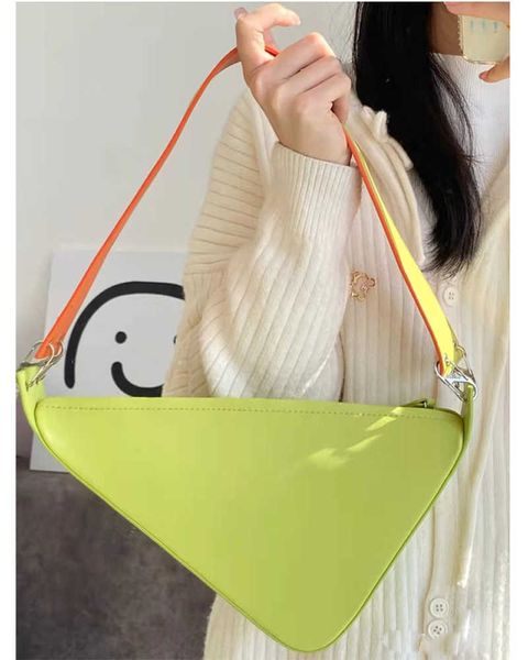

women's evening bag 2023 designer deluxe triangle design shoulder bag 230427