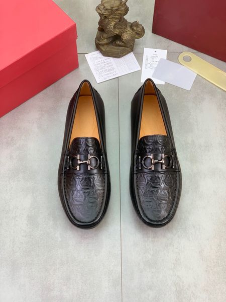 

fashion men designer dress shoes full letter carved leather flat luxury mens casual shoe with red box, Black