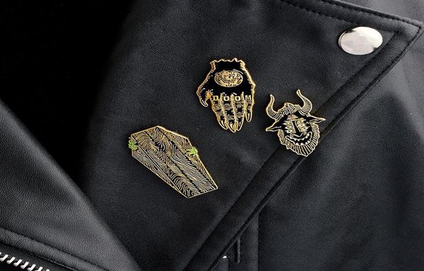 

ents hands of doom satan sees all coffin pins gothic pins punk pins badges brooches leather jackets backpack accessories9801263, Blue
