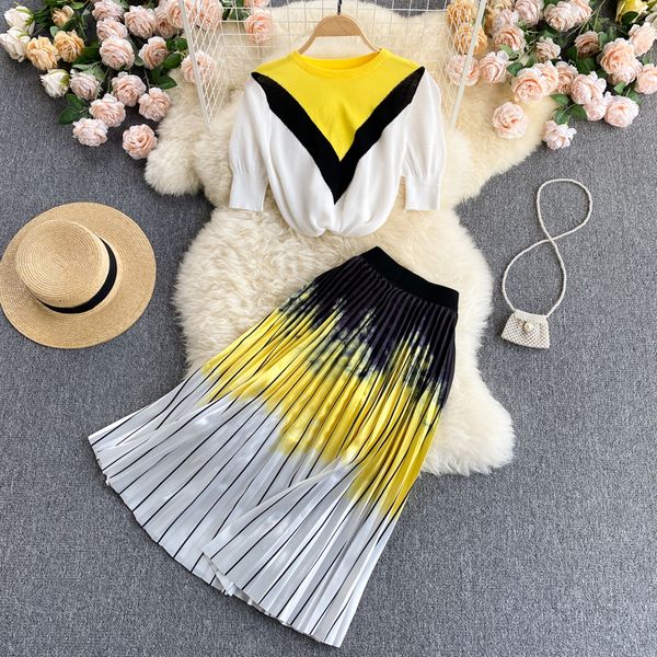 

two piece dress elegant women's summer knit set short-sleeved sweater color contrast high-waist pleated skirt two-piece suit 230503, White