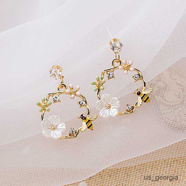 

stud spring hollow wreath flower earrings for women crystal zircon sweet bee butterfly stud earring girl wedding party jewelry, Golden;silver