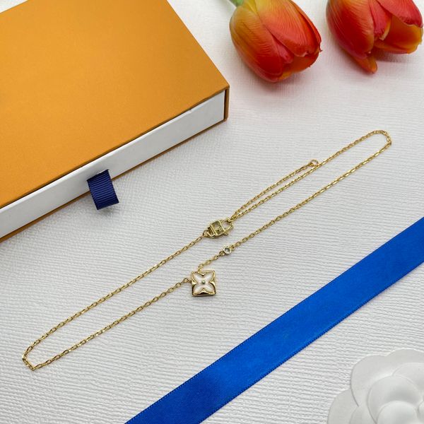 

2023 fashion new designer necklace luxury four-leaf clover pendant necklace to send girlfriend no box, Silver