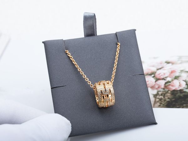 

2023 fashion new designer pendant necklace luxury full drill ring full drill necklace retro expensive gas no box, Silver