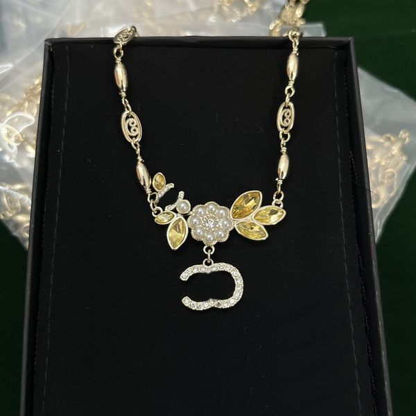

luxury designer ccity necklaces classic pendant jewelry retro carving c pearl chokers necklacess couples party holiday gift 203, Silver