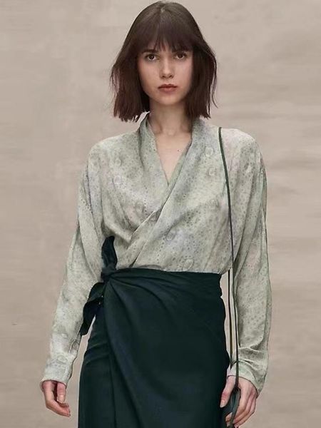 

shirts women shirt 2022 spring and summer new vneck long sleeve 100% silk printed shirt ladies casual solid color midlength skirt, White