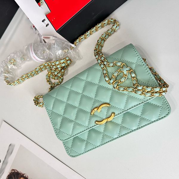 

designer womens classic mini shoulder bag clamshell ribbed hardware metal turn buckle thin chain portable crossbody bag girls makeup case ca