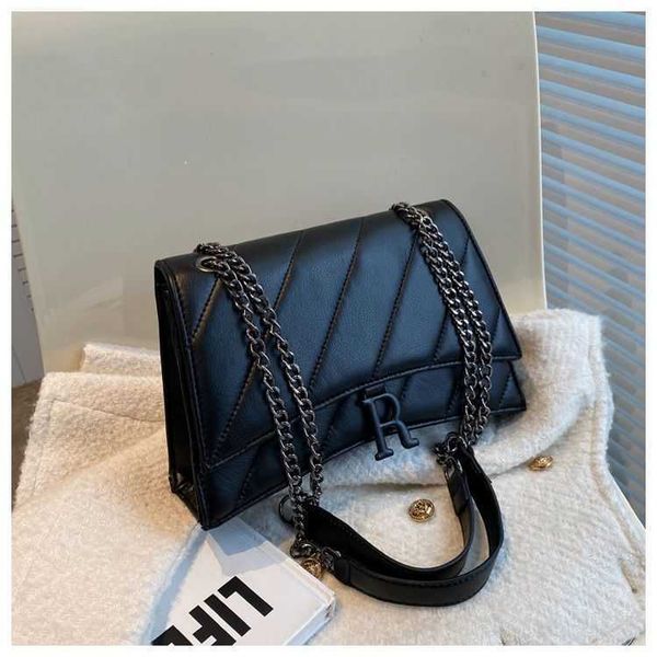 

high beauty chain embroidered hourglass bag autumn and winter new niche design shoulder large capacity street clearance sale