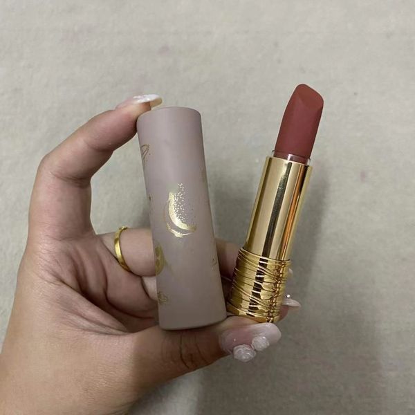 

luxury matte lipstick 3.4g lip gloss long lasting lipgloss in 3 shades