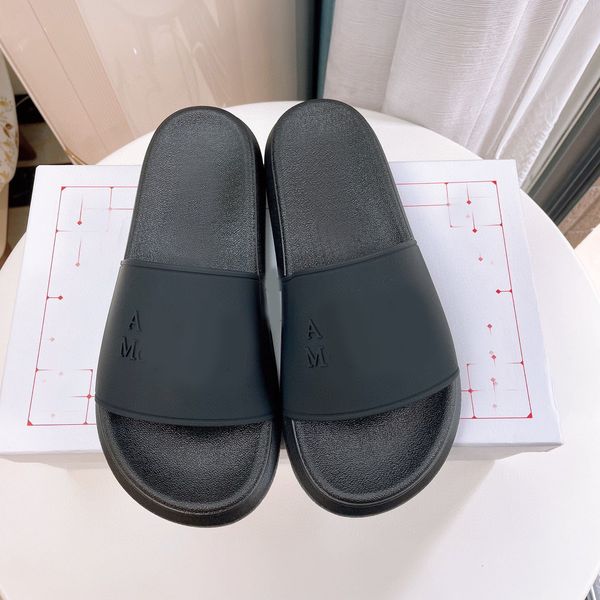 

2023 luxury designers pool slides slippers men women black white blue red sandal flat beach indoor outdoor sports sneakers slipper fashion q