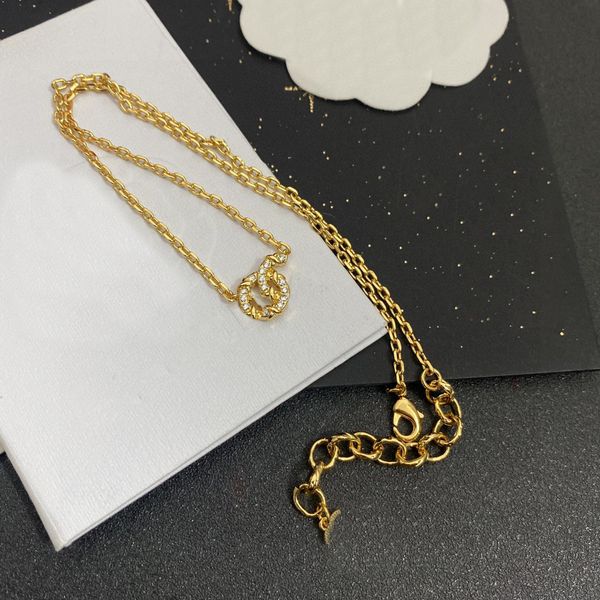 

luxury designer ccity necklaces classic pendant jewelry retro carving c pearl chokers necklacess couples party holiday gift 203ew, Silver