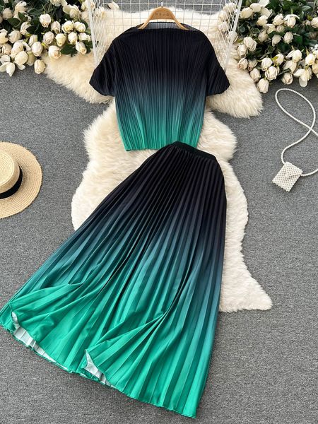 

two piece dress summer women pleated two piece set vintage round neck short sleeve high waist draped skirt gradient suit female 230503, White