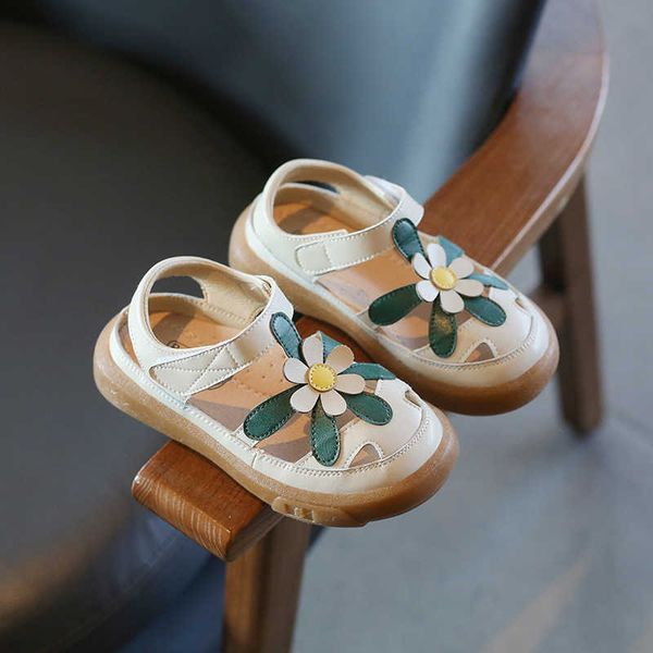 

sandals girls 2022 summer fashion new soft sole genuineleather hollow beach sandals aa230502, Black;red